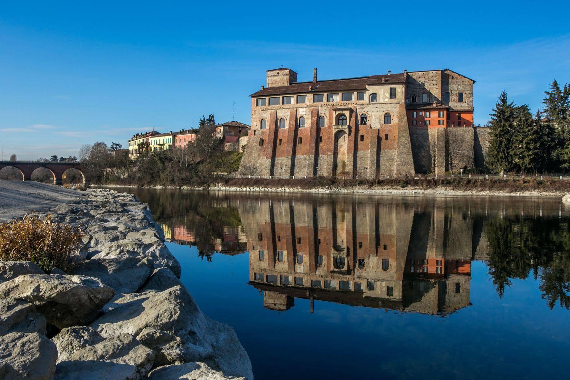 Castello Visconteo Hotel Cassano D'adda Exterior photo